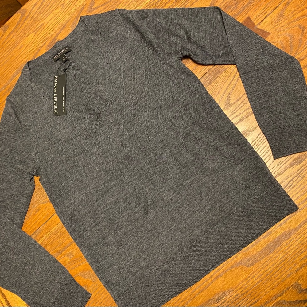 Banana Republic Women’s Washable 100% Grey Merino Wool V-Neck Sweater NWT